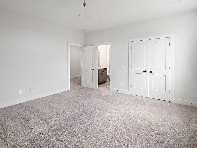 805 Regimental Dr — Photo 28