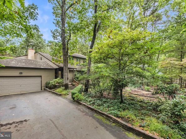 6 Dickson Dr, Medford, NJ 08055