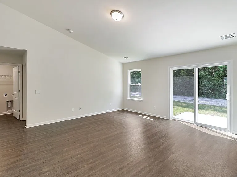 190 Brampton Ave — Photo 11