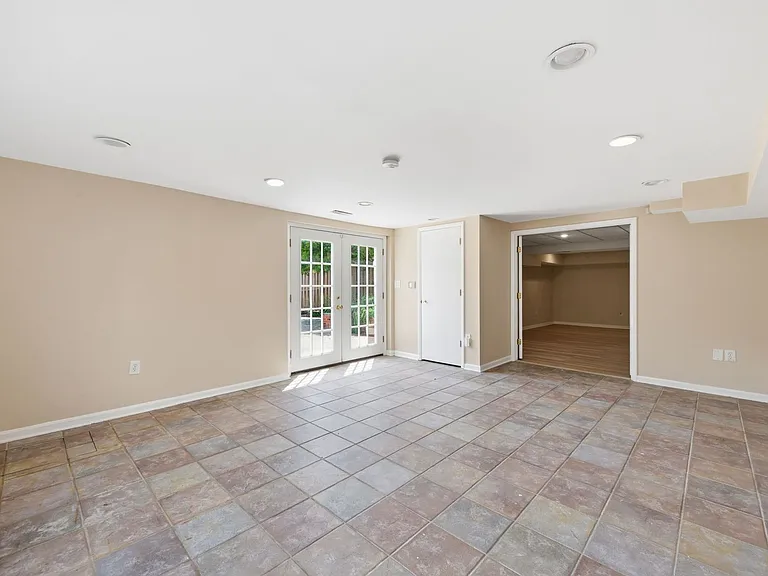 512 Dennis Ave — Photo 16