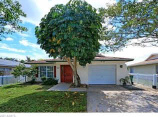 652 102nd Ave N, Naples, FL 34108