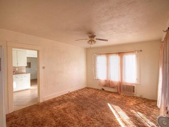 4th image of 809 W Putnam Ave