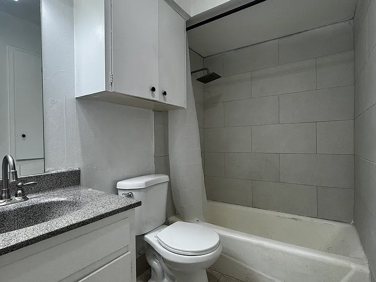 170 De Chantle Rd #404 — Photo 8