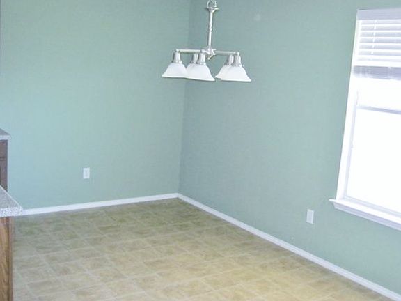4th image of 110 Camellia Dr