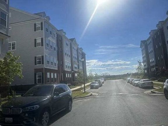 Exterior Neighborhood (street photo)