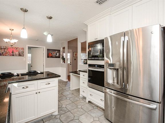4th image of 11702 Hillbrook Dr