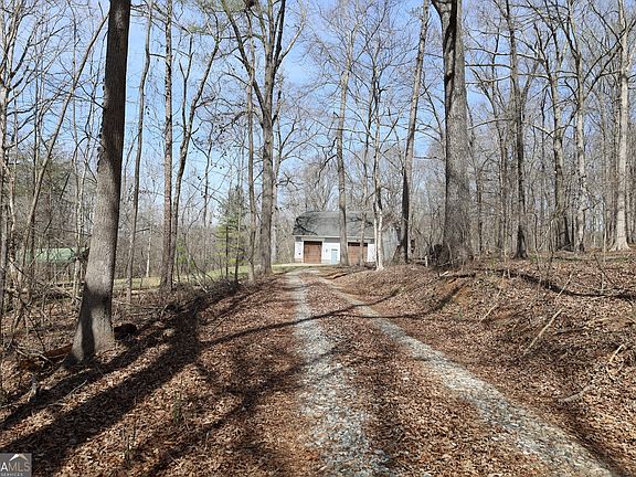 3rd image of 890 Mount Zion Rd