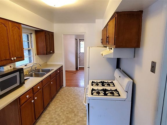 2nd image of 2016 Dresden Ave