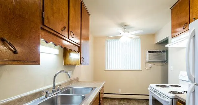 Como Villa Estates — Photo 2