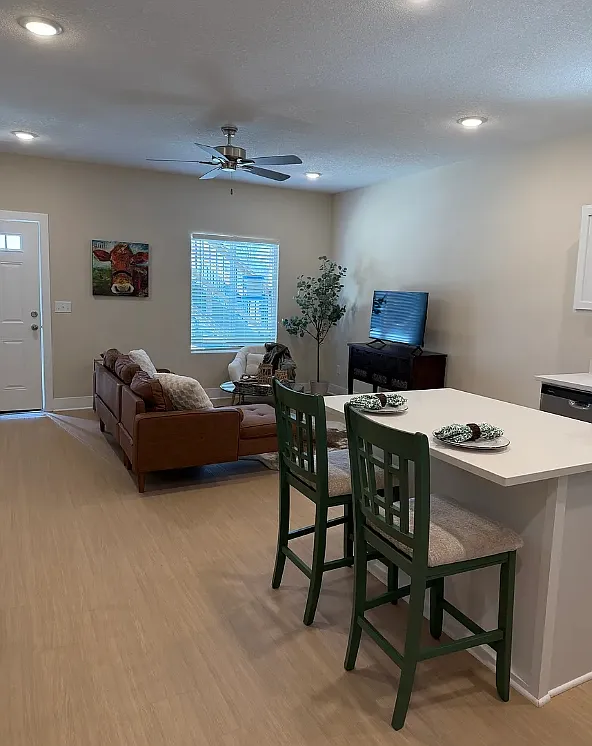 3 bed, 1100 sqft, $1,425 — Photo 4