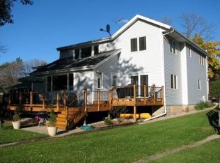 N29W27529 Peninsula Dr, Pewaukee, WI 53072