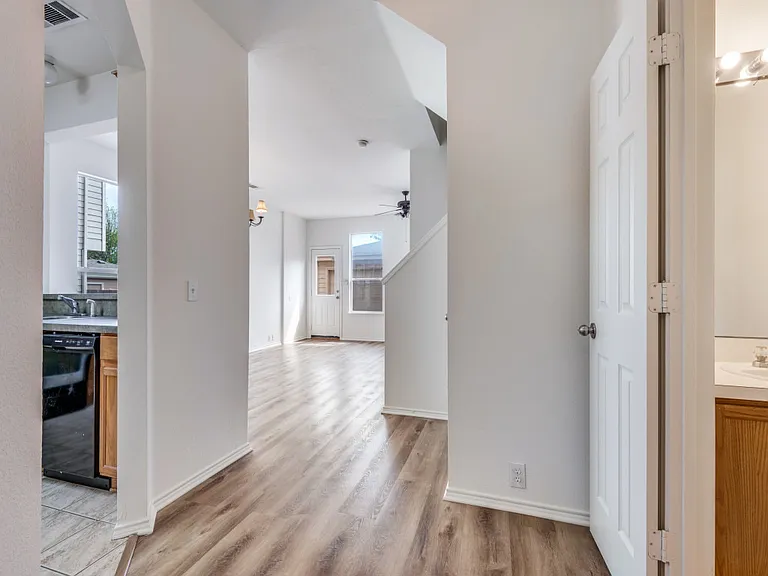 10716 Astor Dr — Photo 17