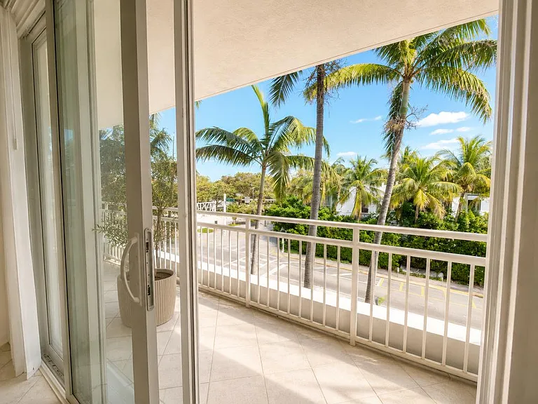7832 Collins Ave #404 — Photo 8