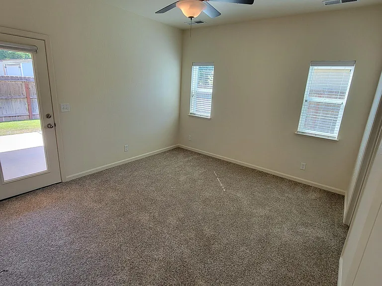 211 Danielson Ln — Photo 12