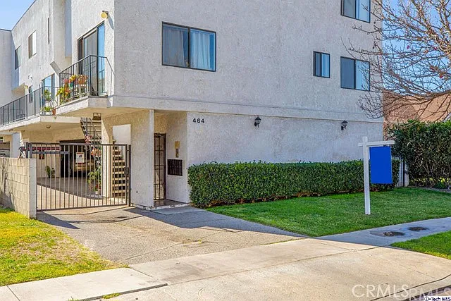 2 bed, 2.0 bath, 850 sqft, $2,580 — Photo 2