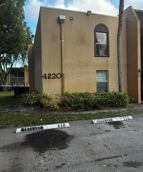 4220 NW 21st St #207 — Photo 2