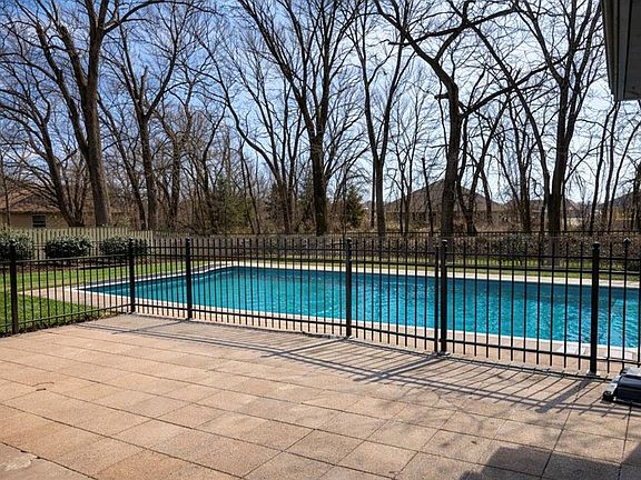 2nd image of 47 Serenada Ln