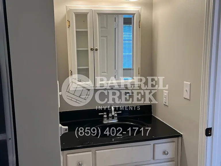 402 Logan Ave — Photo 17