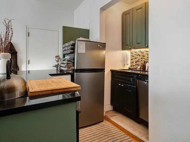 72 University Pl #4W — Photo 4