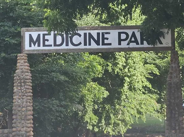 109 Observation Rd, Medicine Park, OK 73557