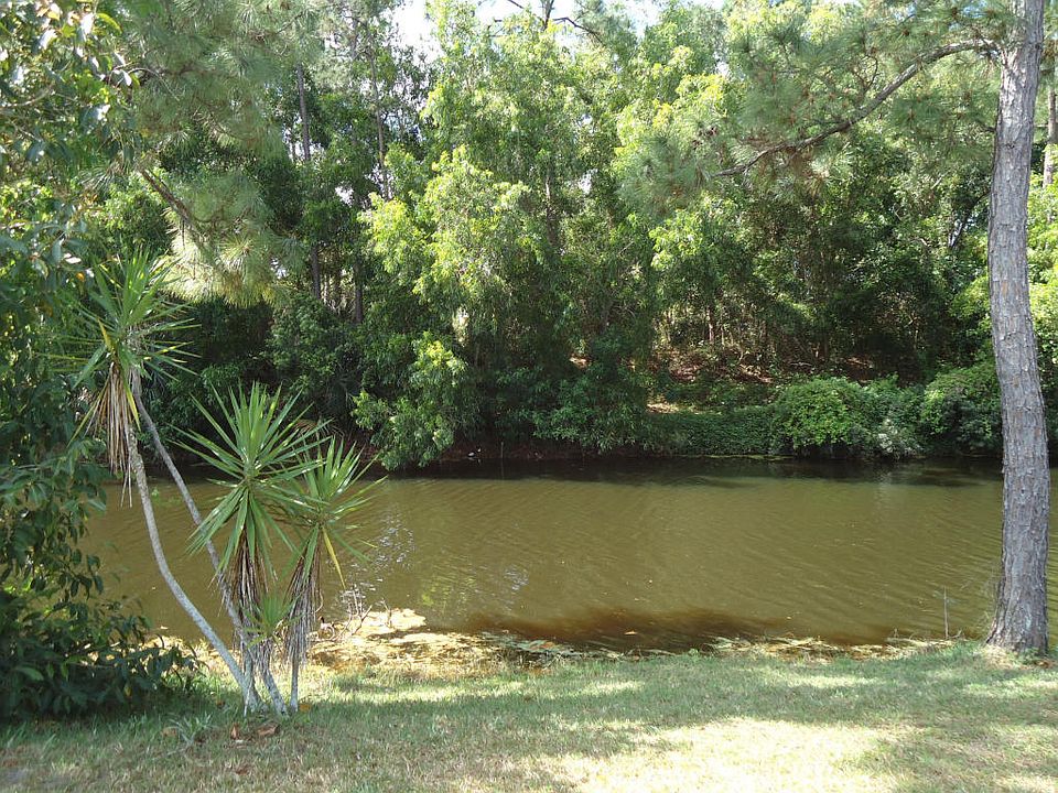 2nd image of 682 SE Essex Dr