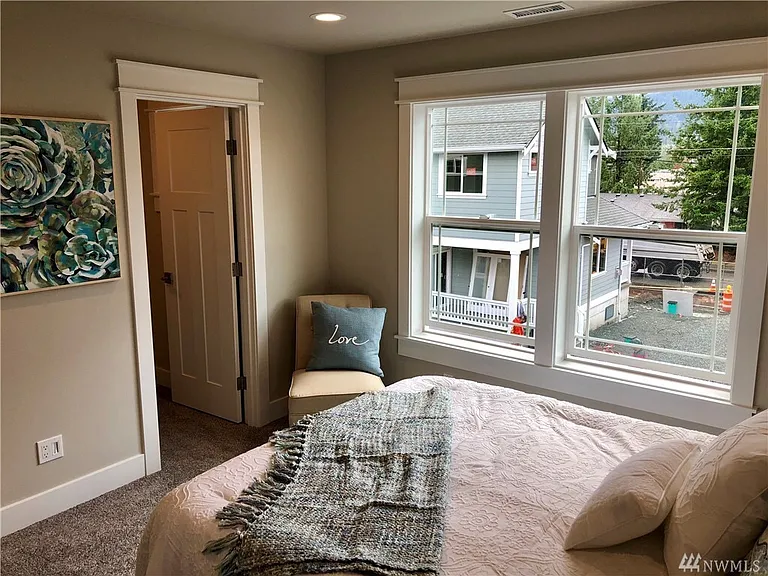 234 E 2nd St — Photo 10