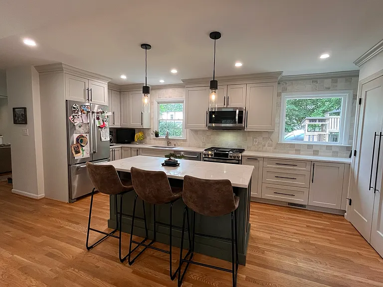 8612 Yardley Dr — Photo 2