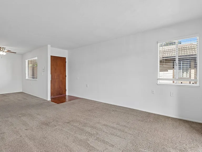 17-web-or-mls-Wisteria St 10-S1807-015