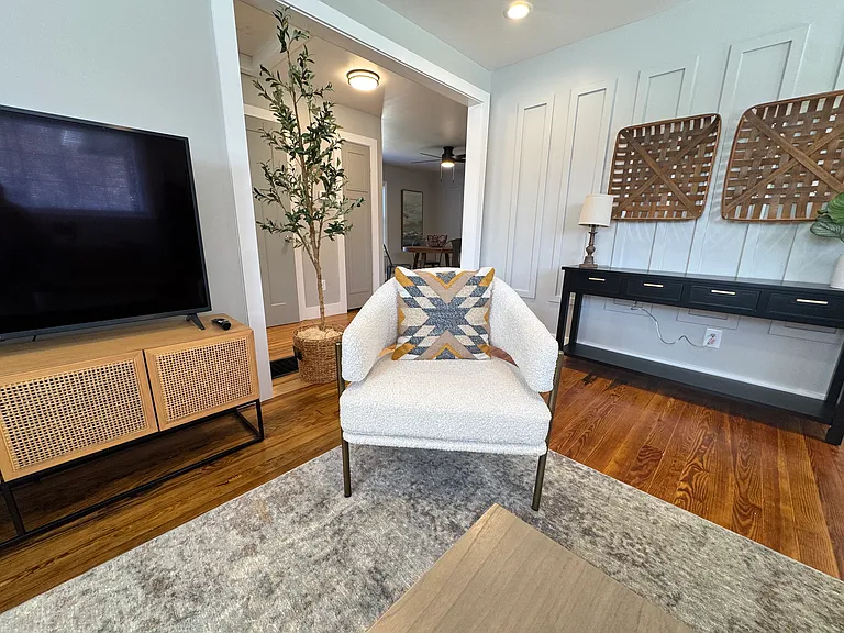 310 Crest Dr — Photo 7