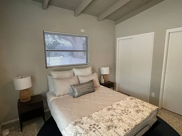 2832 Bay St — Photo 11