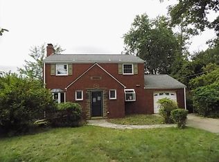 5247 Meadowgreen Dr, Pittsburgh, PA 15236