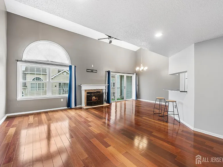 834 Edpas Rd — Photo 3