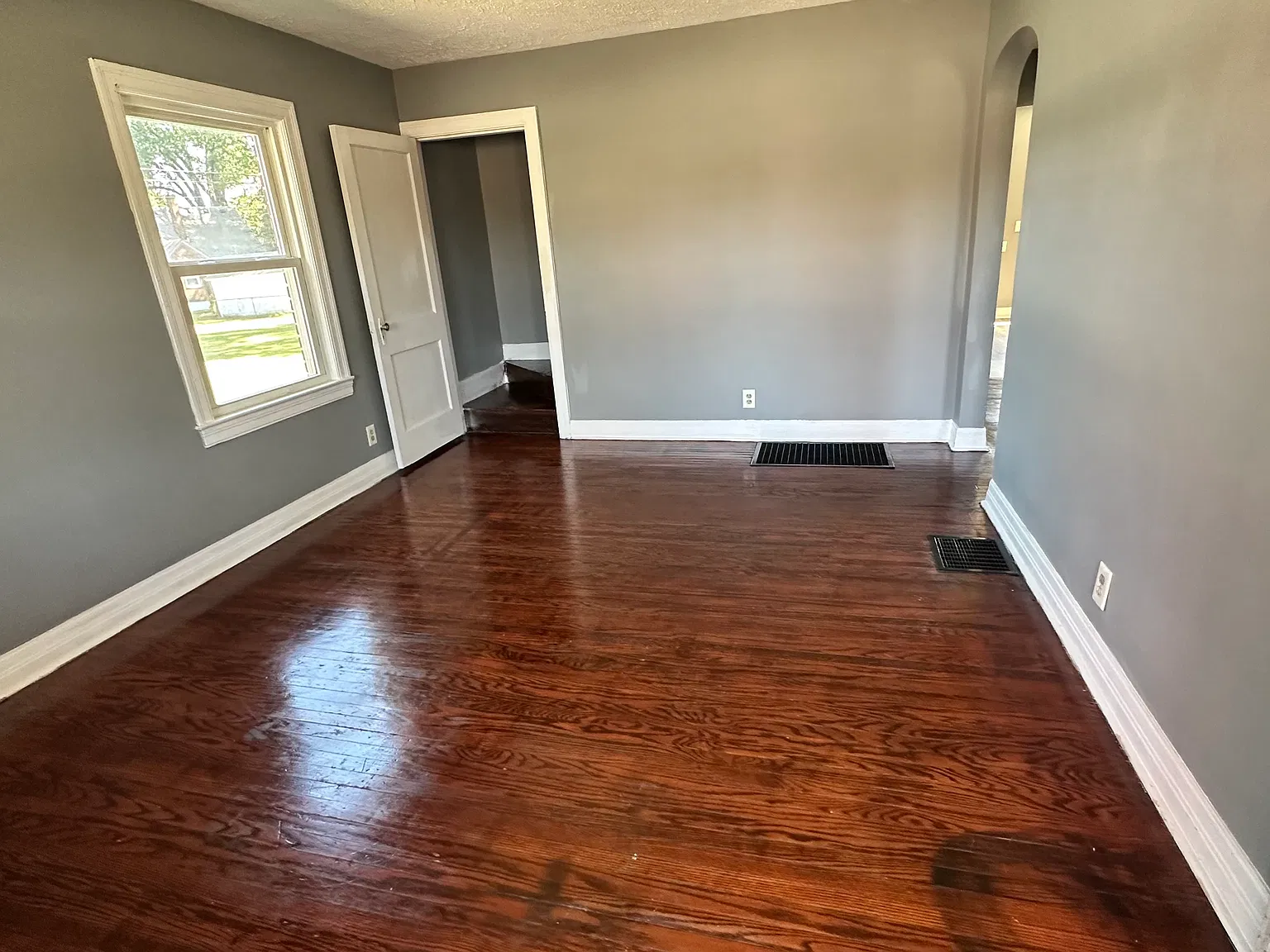 4 bed, 1.5 bath, 1190 sqft, $1,600 — Photo 3