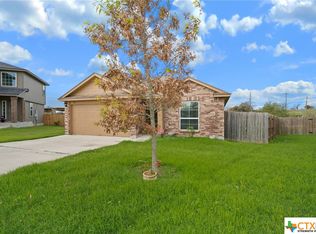 196 Falcon Dr, Luling, TX 78648