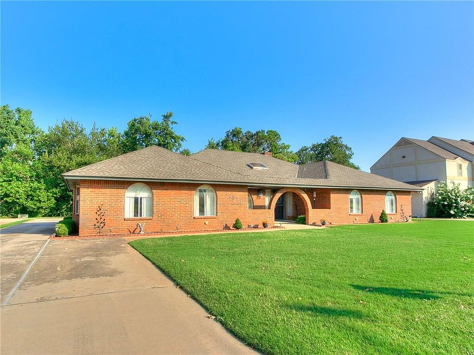 1st image of 10905 Greenbriar Chase