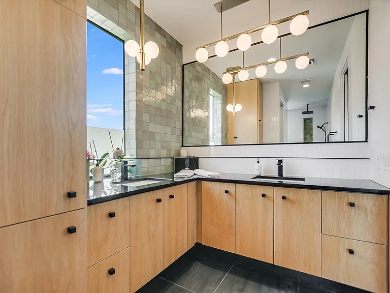 1100 Brass St #1 — Photo 11