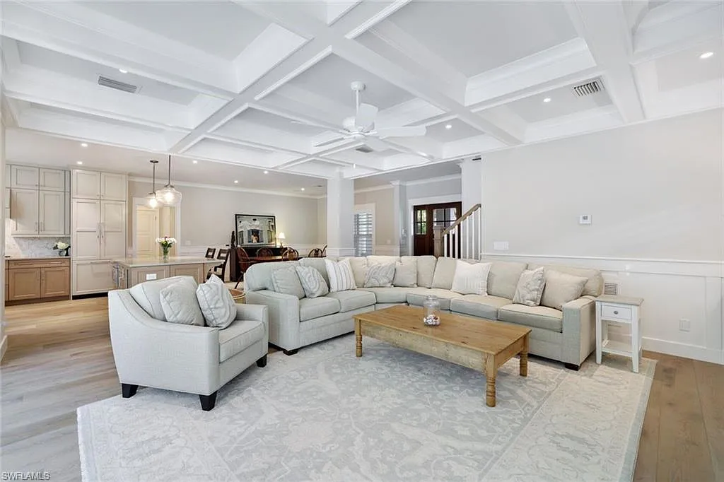 3 bed, 3.0 bath, 2776 sqft, $30,000 — Photo 4