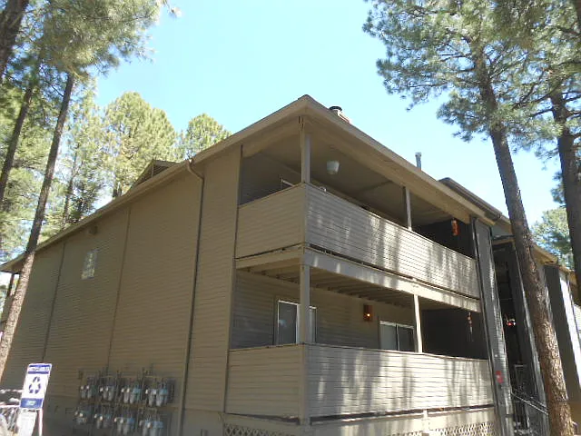 Corner building