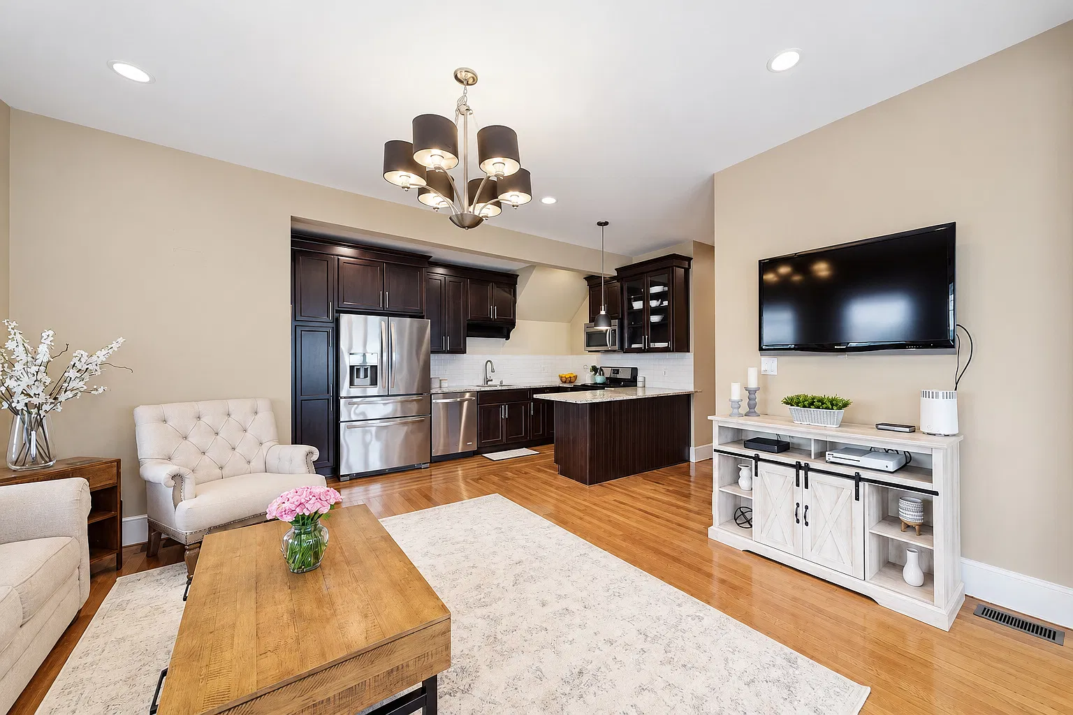 2 bed, $2,700 — Photo 3