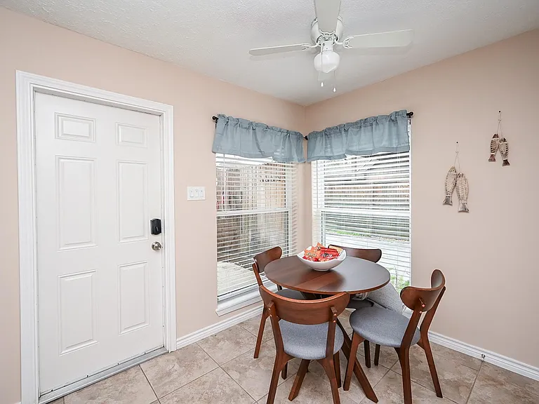 19414 Dianeshire Dr N — Photo 22