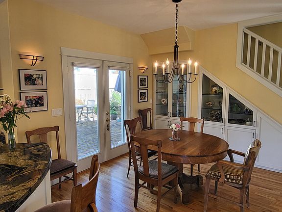 3rd image of 583 Nandina St