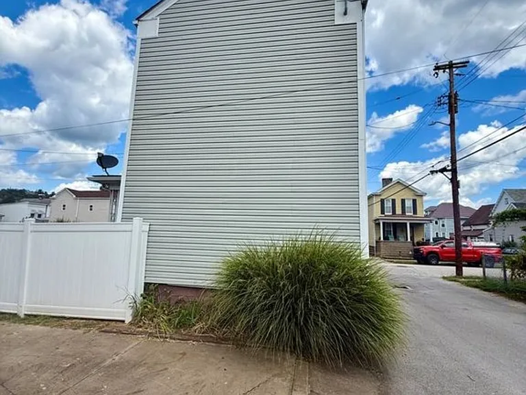 12 Cromwell St — Photo 4