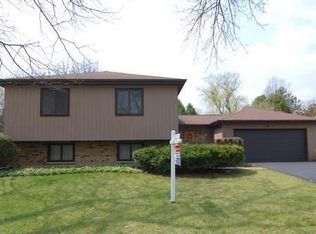 1468 Pebblestone Cv, Wheaton, IL 60189