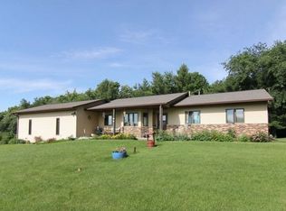 955 Hillcrest Ln, Oregon, WI 53575