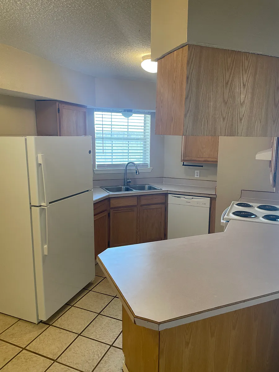 Kitchen - 2700 9th Ave #B