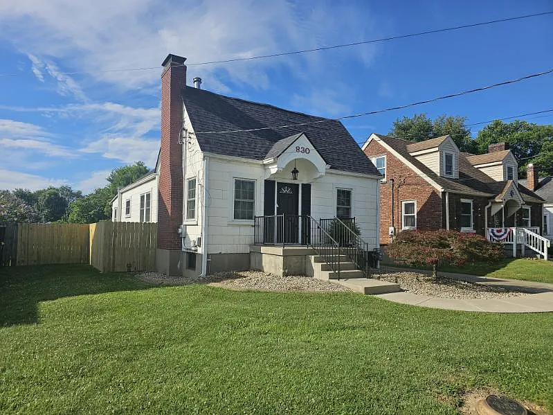830 Packard Ave — Photo 2
