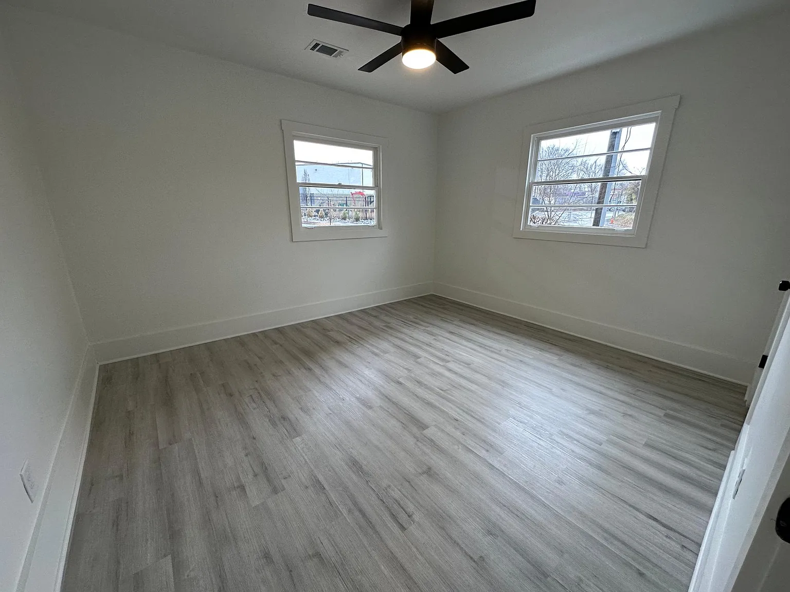 1076 Donnelly Ave SW — Photo 2