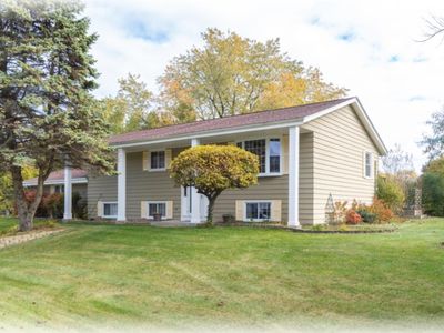 5515 College Point Ct, Racine, WI, 53402