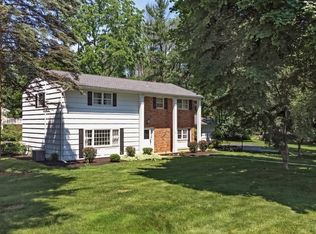 10 Arrowhead Dr, Long Valley, NJ 07853