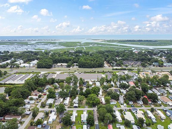 3rd image of 132 Crooked Island Circle
